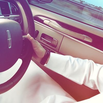 ‏‏‏‏‏‏أحياناً يبعد الله عنك من تُحب .. ليريك من يُحبك فمن تُحبه سيرحل متى ما أراد .. ولكن من يُحبك سيبقى معك .. حتى ترحل أنت.