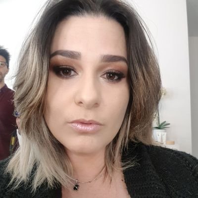 Style Artist, especialista en cabello:
color, corte, tratamientos y peinado