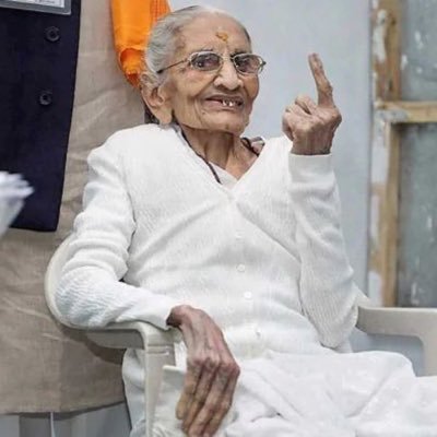 ये दादी असली वाली दादी का सन्मान करती है।