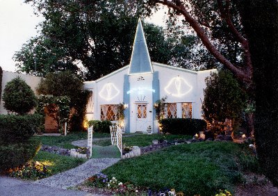 History and stories of the historic Las Vegas Wedding Chapel -  https://t.co/uZ6H98g6JD