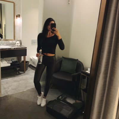 reallyreallylo's profile picture. 📍 chi