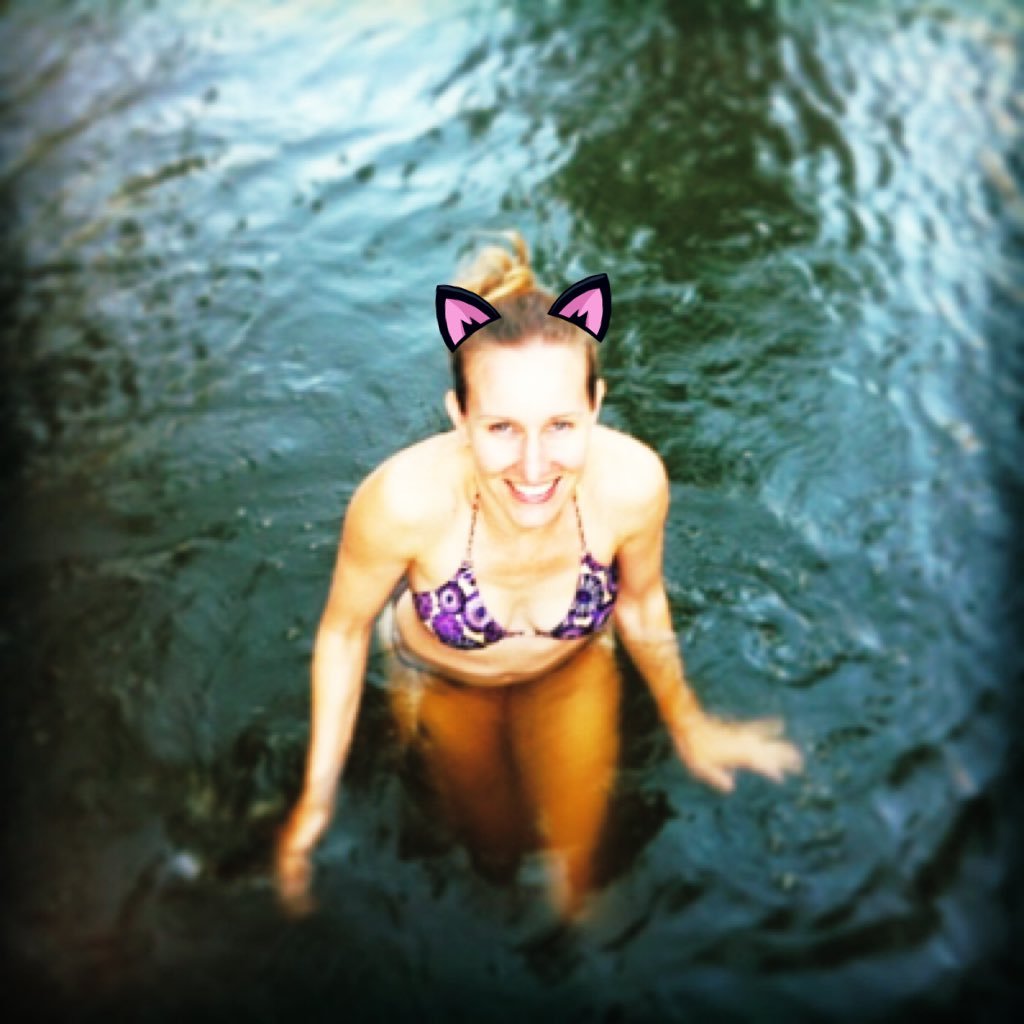 aFaeryHasNoName's profile picture. Smartass, potty mouth, cat lovin, acrobat. When did punctuation die? Love heals everything. US expat in Oz. 🐨 Enjoying universal health care! #Resist #FBR