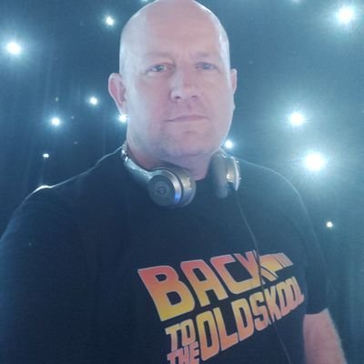 Presenter on https://t.co/HxQKaYJDAs on 'Funk Soul Brother' every Wed 8 till 10pm 
Resident Funk, Soul & Disco DJ with #forever54.
🎧Happy Music Happy People