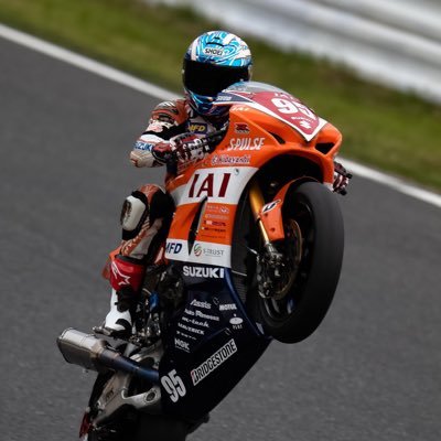 静岡出身のレーシングライダーです。全日本選手権、鈴鹿8耐に参戦しています。