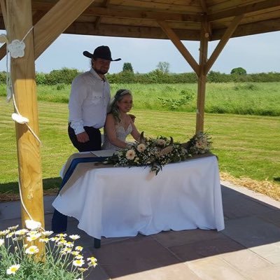Licensed for civil ceremonies, a farm wedding venue surrounded by beautiful Lincolnshire countryside with spacious holiday cottages and camping on site.
