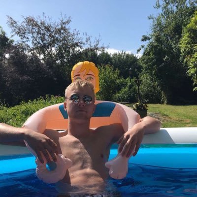 Henryrobo_'s profile picture. my shoes don’t work