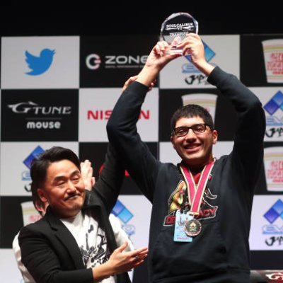 Professional FG player. EVO champion. @Twitch Partner. Email: Drzain989@gmail.com