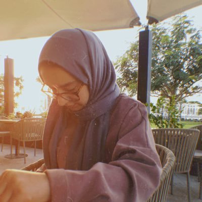 nahlaels's profile picture. Third culture kid, don't try to understand me.