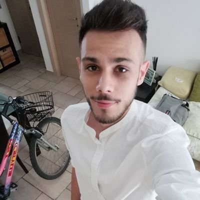 Luchi_893's profile picture. Sincerità obbiettiva passivamente attiva