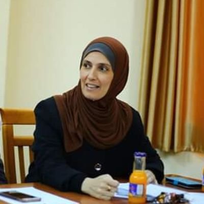 NiveenElshawa's profile picture. An #Academicmom with a PhD in applied linguistics. #Coffeeholic ☕. #assessment #feedback #ELearning. 
A 'Guide on the Side' NOT a 'Sage on the Stage'!