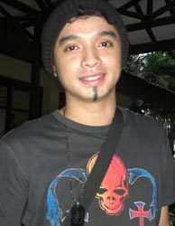 onci81's profile picture. Onci
Gitaris
Arlonsy Miraldi
TTL: Palu, 2 Oktober 1981
E-mail: onci@unguband.com
Gabung dgn Ungu: 2003
Sebelumnya: Funky Kopral
Alat musik: Guitar