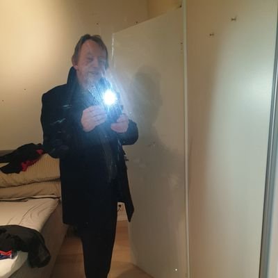 mann som bryr seg om det meste og tier ikke selv om noen faller for fristelsen å ikke diskutere sak i stedet for person.