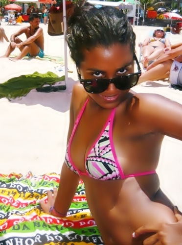 O nome dela é Jéssica, eu já falei p. você, éa coisa mais linda que DEUS pôde fazer (8)