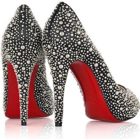 quem nunca pediu ajuda a amiga na hora de se vestir? quem nunca perguntou oque usar? esmaltes, bolsas, sapatos, maquiagens, luxinhos.. coisas de meninas ;)
