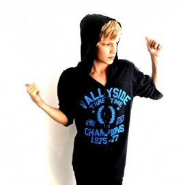 CodysFanSimpson's profile picture. Simpson nació en Gold Coast, Queensland; sus padres son Brad y Angie Simpson y tiene 2 hermanos menores, Tom y Alli.