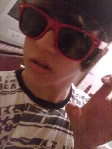 14 anos, internet,mundo, novidades.
Sou um X-tudo
Dono do @Pequenokoba  (: