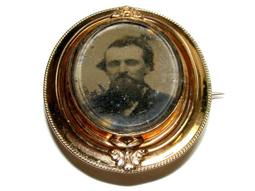 The Jeter Family Trust presents Tuskegee Airman Brig. Gen Celes King III & Gen. Nathan Bedford Forrest Brooch