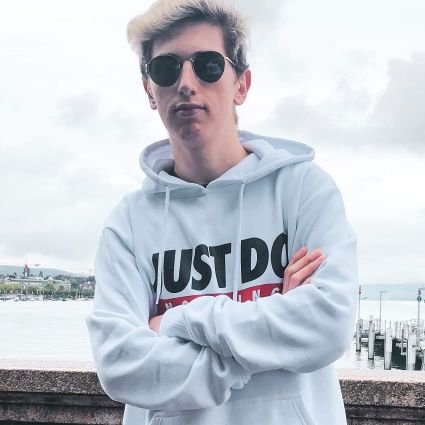 LeKaZeD's profile picture. J'invente le lampadaire à voile. ça sert à rien de vouloir sauver la Terre. Ingénieur en connerie principalement