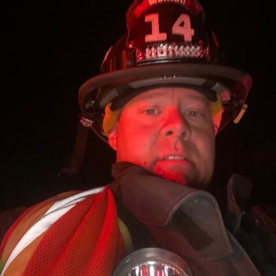 Father of 2 kids & 2 dogs, Fire Fighter/ EMT, #Syracuse 🏈&🏀 , #Browns 🏈 , #Yankees ⚾️. Food fanatic