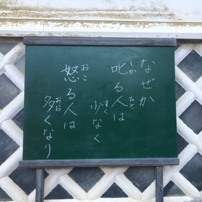 H29→102点（独学で法律用語が分からず撃沈）H30→136点（予備校に通うも知識が足りず撃沈） R元→108点（本試験で時間配分をミスりパニックになり撃沈）R2→186点（記述待ちでやっと合格💮） 趣味はサッカー観戦⚽️フロサポ⭐️