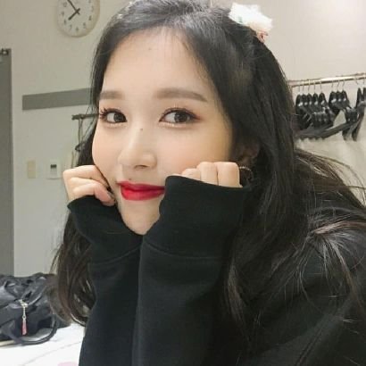 ★ ( 2 O O O | Unreal ) LOOΠΔ atractive cat who has 4D personality which can make you melts and adore her, she is called Kim Hyunjin