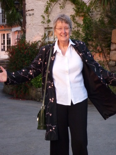 Enthusiast for education.  Like early music and cats. Enjoy dancing and playing the piano.