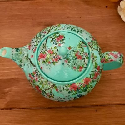 Lives in the North Midlands- Female, married, loves upcycling, good health, crazy dogs & cats-fairly easy to please, toilet trained & can be left on own.