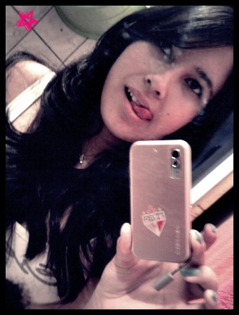 francielejapa's profile picture. Sou toda gota, que escorre livre pelo rosto. E só sossega quando encontra tua boca ♫