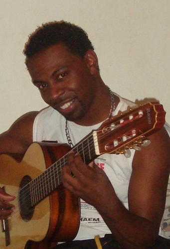 Alexandre. Músico, compositor, arranjador, instrumentista. Amplos conhecimentos da Cultura musical Brasileira.