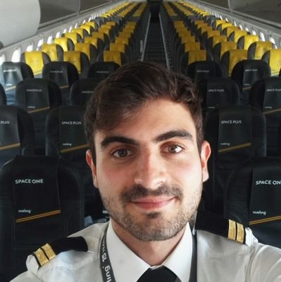 Desde pequeño ya apuntaba hacia arriba. Commercial Pilot 👮 A320 ✈ Vueling 💛 BCN/BIO