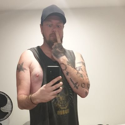 Klownboy's profile picture. Australian, Pale Skin, Vegan, Coastal Life, Former Chef, Nursing Student. 🌱🌿🌴🌿🌱