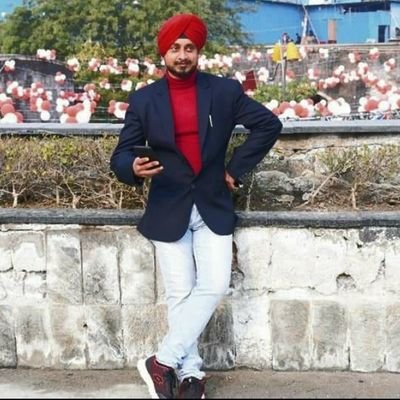 ऊँचे नीचे रास्ते और मंजिल मेरी दूर, राह मे मै नही रुकने वाला होकर के मजबूर.....