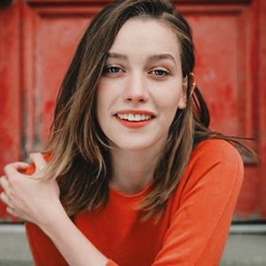 adoptedserpent's profile picture. a permanently exhausted pigeon that has too many shows to catch up on. #riverdale, #dynasty, #thehauntingofhillhouse