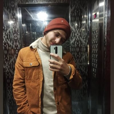 °Kənardan baxanların özündən razı olaraq təsvir etdiyi, tanımadan mühakimə edənləri çoxda almayan biri.🙂°