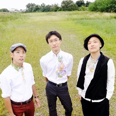 関東を中心に活動している小楽団『QooSue』公式アカウント。
土日に配信ライブ(不定期)
サックス×ギター×ベース＋三声ボーカル。 

Instrumental曲「追想の街で」MV
https://t.co/UEMiXKKFO9
Vocal曲「Reverb」MV
https://t.co/TzPRRNHXKH