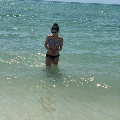 ashleymdifalco's profile picture. stop looking at me, swan.