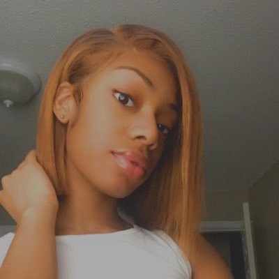 • Aquarius ♒️ • 19. living & learning.