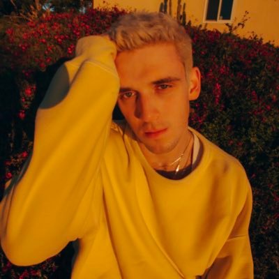 elguapotodo's profile picture. Taylor Swift is artist of the century. Red&evermore