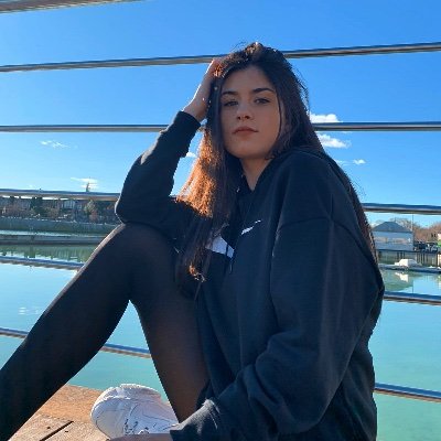 NoemiGuallar's profile picture. Dame la mano, vuela con migo.