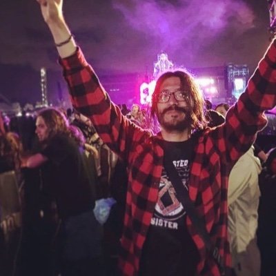 Rocker y maníaco de los riffs * Mezcal, cerveza y vino * Cine * México * Conductor de @flashblackpod. 🎧