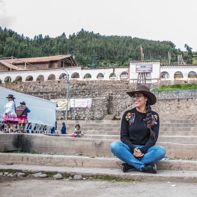 Administradora, 
Quechuahablante-Cusco-Perú.
Sabinera hasta el tuétano.