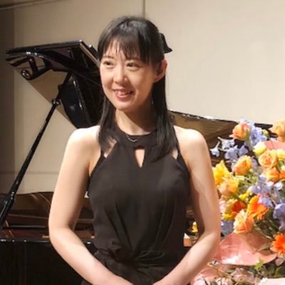 大阪府枚方市の赤沼ピアノ教室主宰🎹赤沼美佐子です🎵2歳から大人の方まで通える教室✨楽しみながら上達できるレッスンを行い、自己肯定感がUPできる言葉がけで、生徒さんが伸び伸び成長できるお手伝いをしております🍀ディズニー大好き先生😊お料理やお菓子作りも大好き💕3人の子育て経験豊富なママ先生です