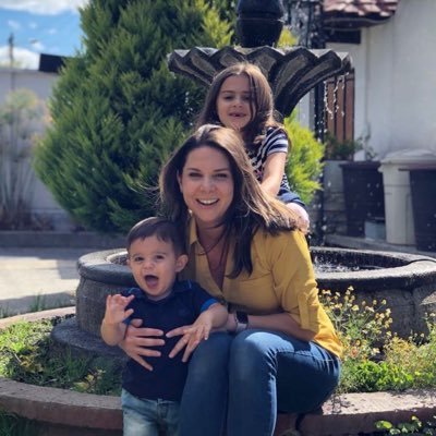 Mamá que ama a su familia y abogada que disfruta de temas tributarios. Para todo existe una anécdota de #Friends aplicable.