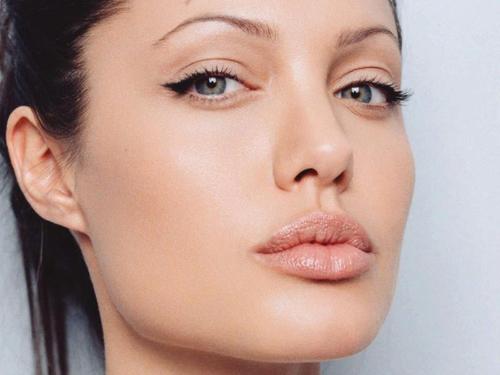 Unofficial and awesome news, blogs and videos about Angelina Jolie!