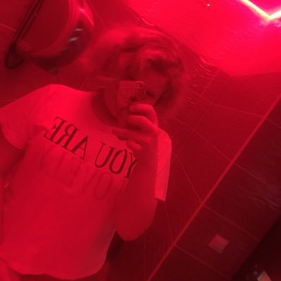 OFTxCbA1zJqL27y's profile picture.