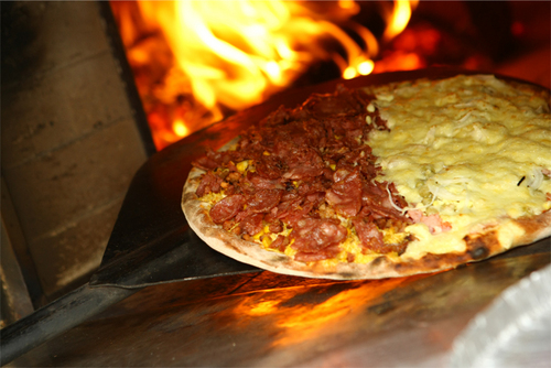 A melhor e mais recheada pizza de Santos!!! Peça a sua: (13) 3224.4242