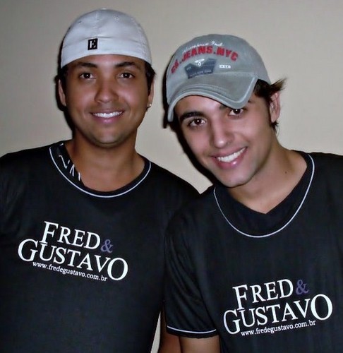 Esse é o twitter do Fa Clube Oficial do ES da dupla.
em breve novidades!
ouçam as músicas e sigam a dupla: @fred_gustavo