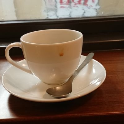 2016年脳膿瘍 で生死をさまよい2017年突然の視覚障害者 となり一時は生きる希望も失った私
そんな私が健常者の時と同じような生き方をしたいと薄情を勉強し目的もなく街に繰り出し今や温泉旅行また色々とスポーツにもチャレンジし
泣いたり笑ったり笑ったりの人生を過ごそうと日々を送っている私です