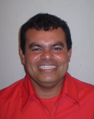 MSN... edinhosoares10@hotmail.com...Comunicador  Social, Radialista, Membro da UEB Escoteiro, editor de audios...
O cara apaixonado pela via...