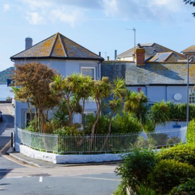 Beautiful, Georgian Bed & Breakfast, a stone’s throw from the sea in Penzance, Cornwall. Car park, guest sitting room, guest secret garden.
